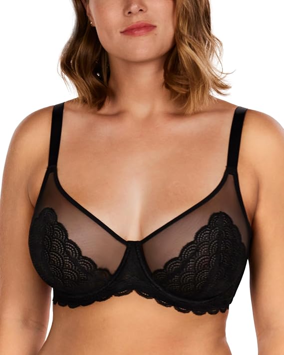 soutien-gorge grande taille à armatures pleines sur une surface en marbre